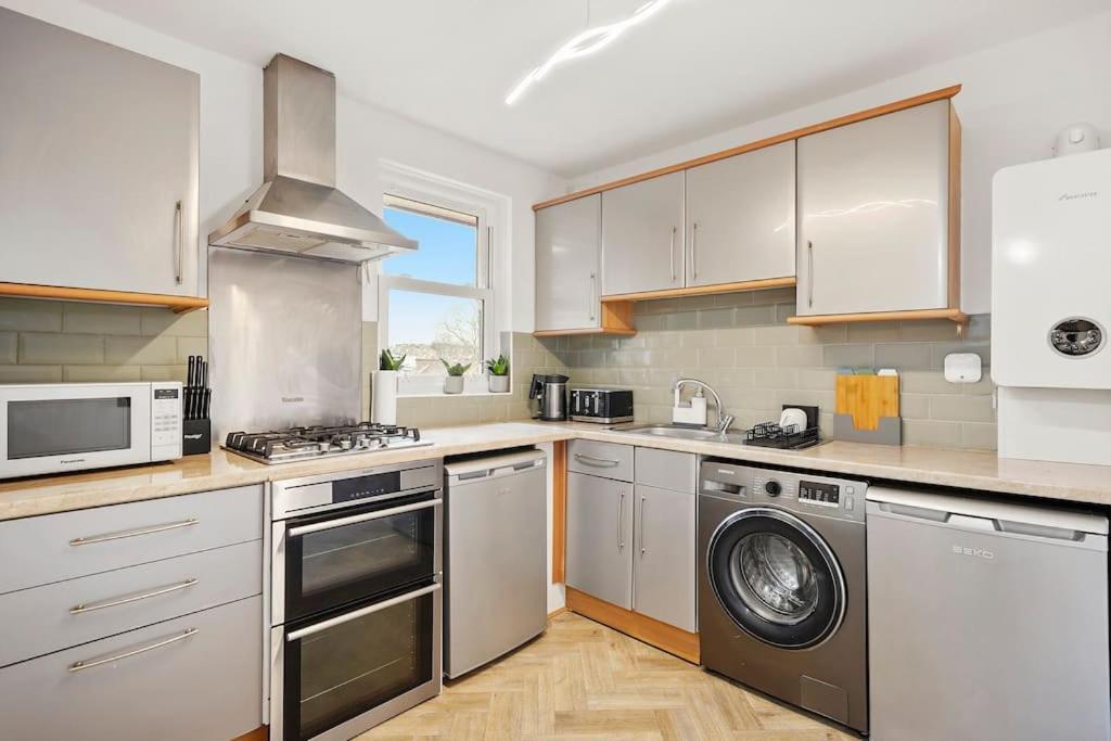 Cosy Apartment 5 Guests 3 Beds 1 Sofa Bed Lewisham Лондон Екстериор снимка