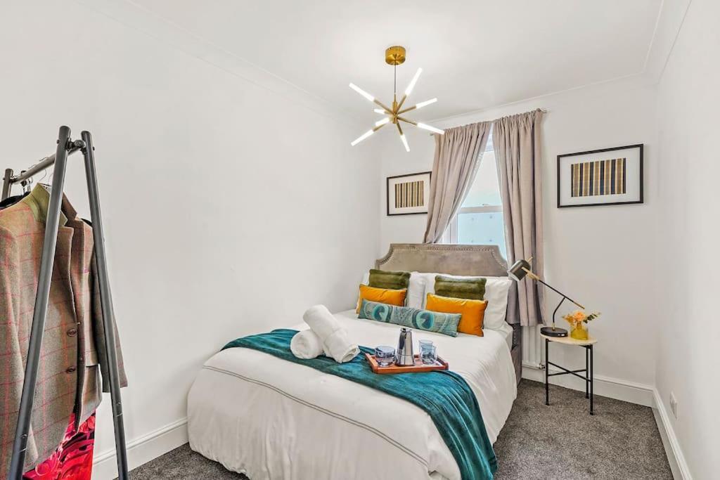 Cosy Apartment 5 Guests 3 Beds 1 Sofa Bed Lewisham Лондон Екстериор снимка