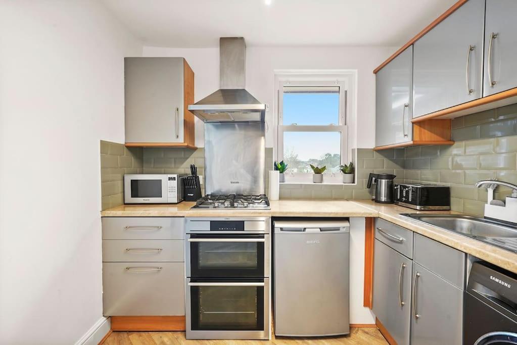 Cosy Apartment 5 Guests 3 Beds 1 Sofa Bed Lewisham Лондон Екстериор снимка