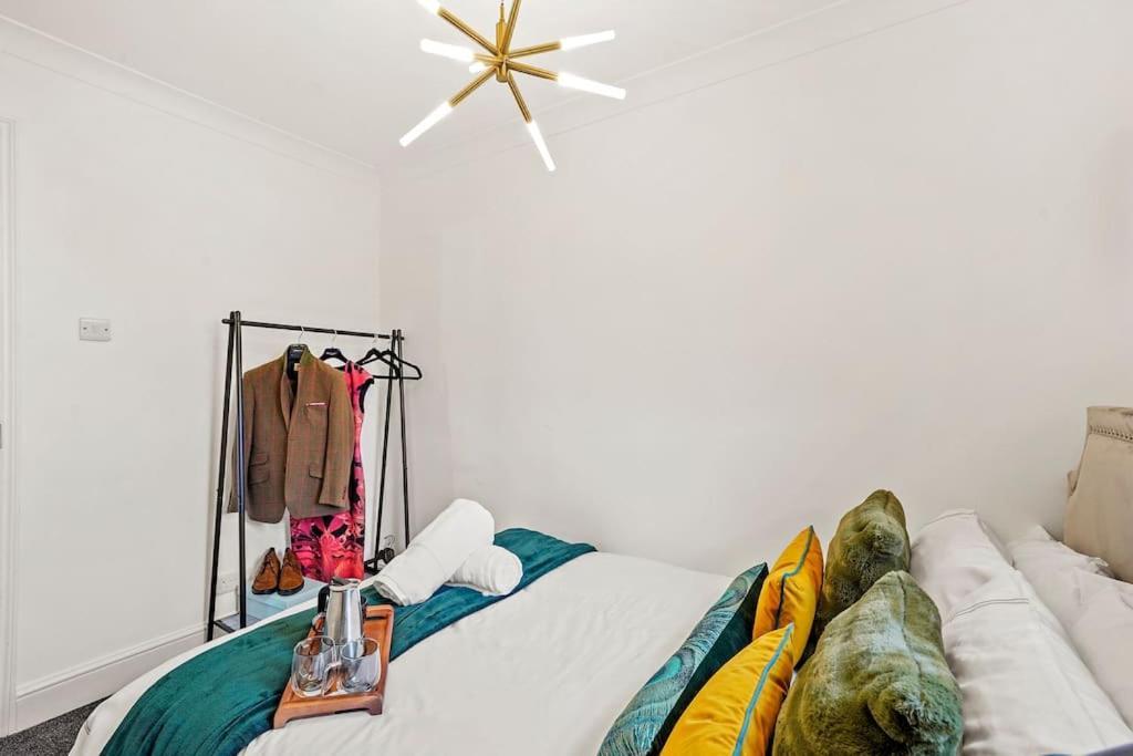 Cosy Apartment 5 Guests 3 Beds 1 Sofa Bed Lewisham Лондон Екстериор снимка
